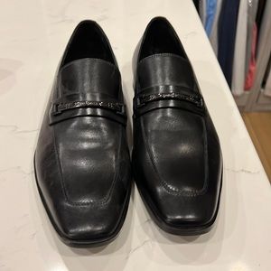 Hugo Boss 9.5 black mens dress shoes. Like new.